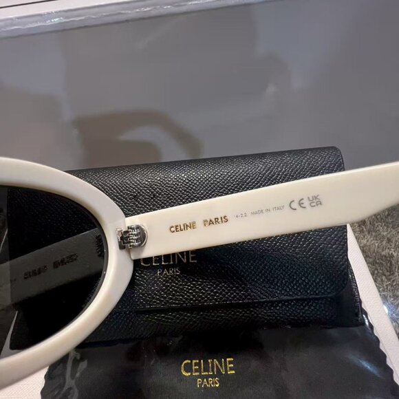 Celine Triomphe CL40194U Sunglasses - Like New with Original Box & Dust Bag - Picture 4 of 6